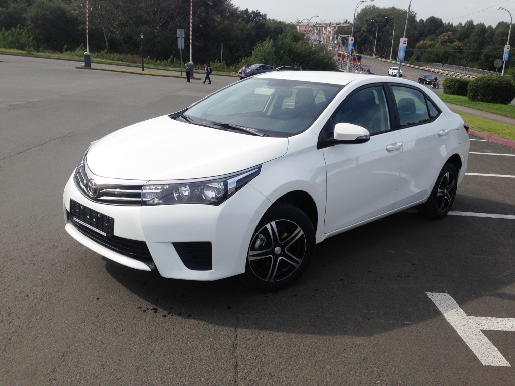 Вип прокат кемерово. Toyota Corolla белая. Тойота Королла 2015 белая. Тойота Королла 2014 белая. Toyota Corolla белая 864.